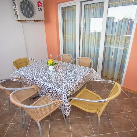 Comfortable In Near Sea Apartman